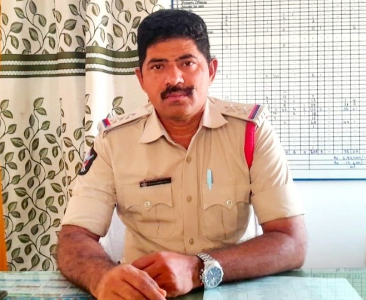 ప్రేమ పేరిట మోసం.. ఆరుగురిపై కేసు నమోదు