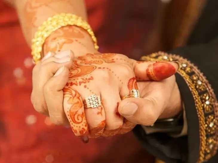 జిల్లాలో కులాంతర వివాహం.. ఇరువర్గాల దాడి