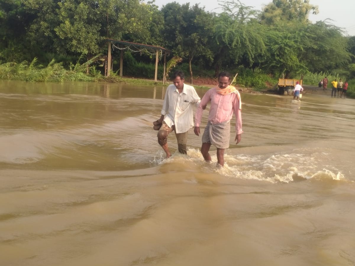 ప్రమాద అంచుల్లో పాతపాలెం గ్రామం