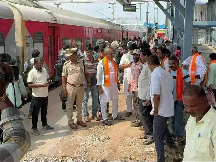 రైల్వే స్టేషన్ అభివృద్ధి పనుల పరిశీలన
