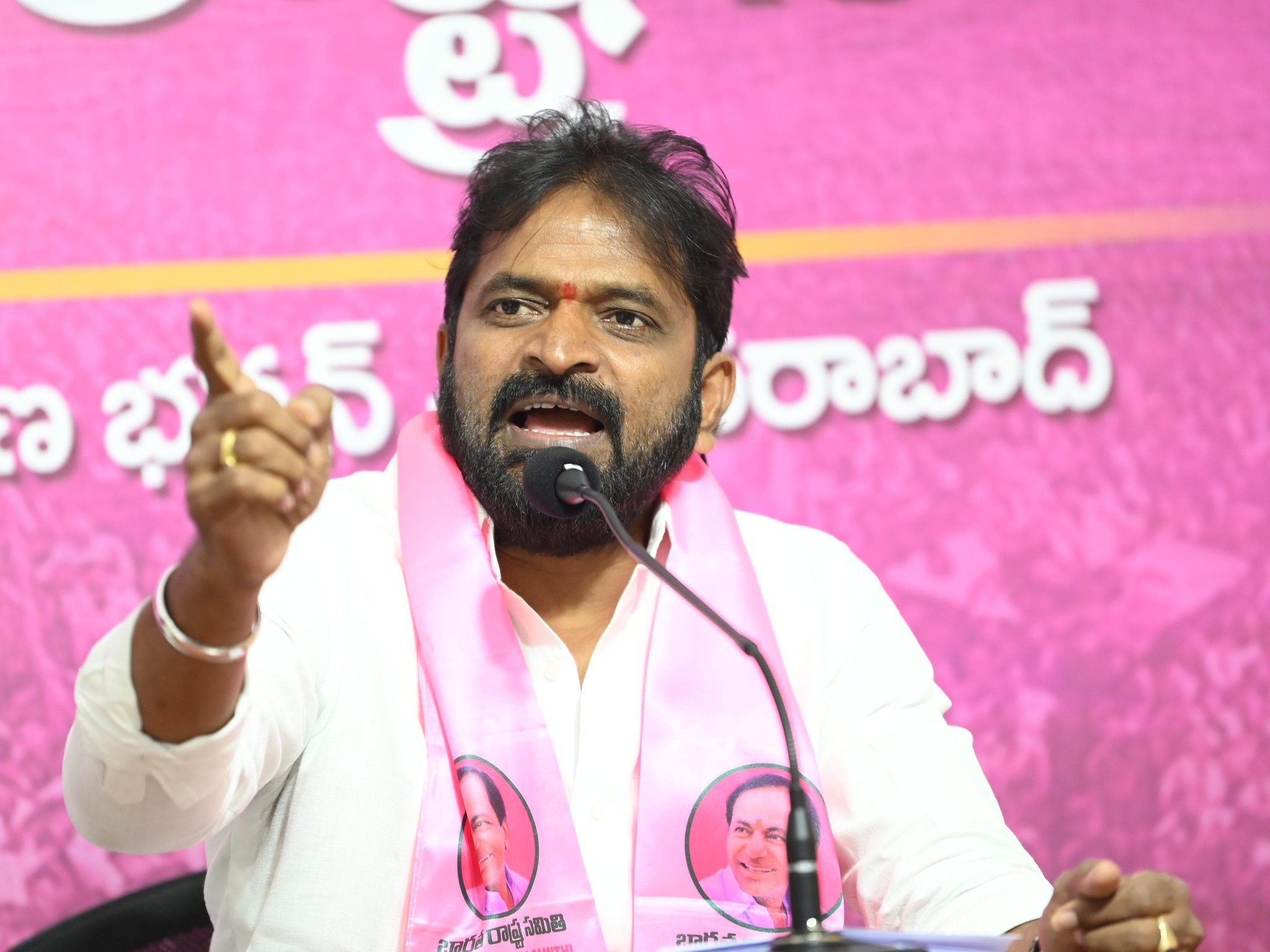 కేసు వేసింది కాంగ్రెస్ పార్టీ వాళ్లు కాదా?: మాజీ మంత్రి