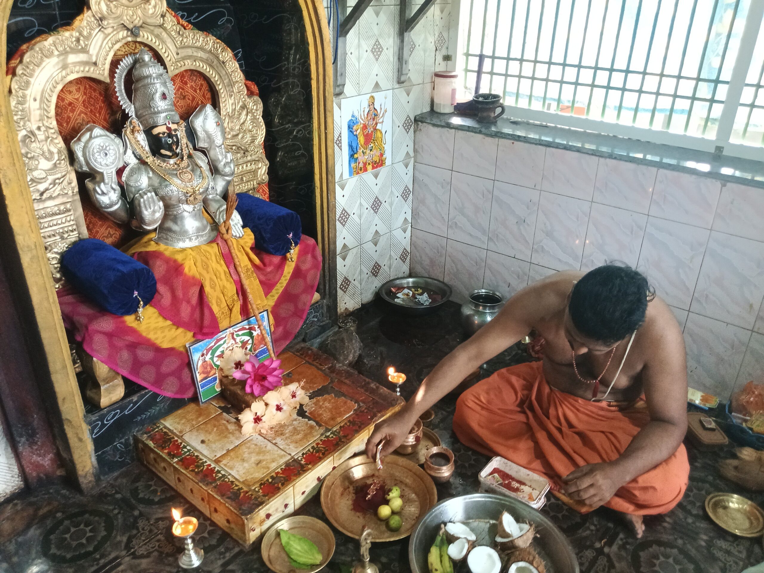 ఉజ్జయిని మహంకాళికి ప్రత్యేక పూజలు