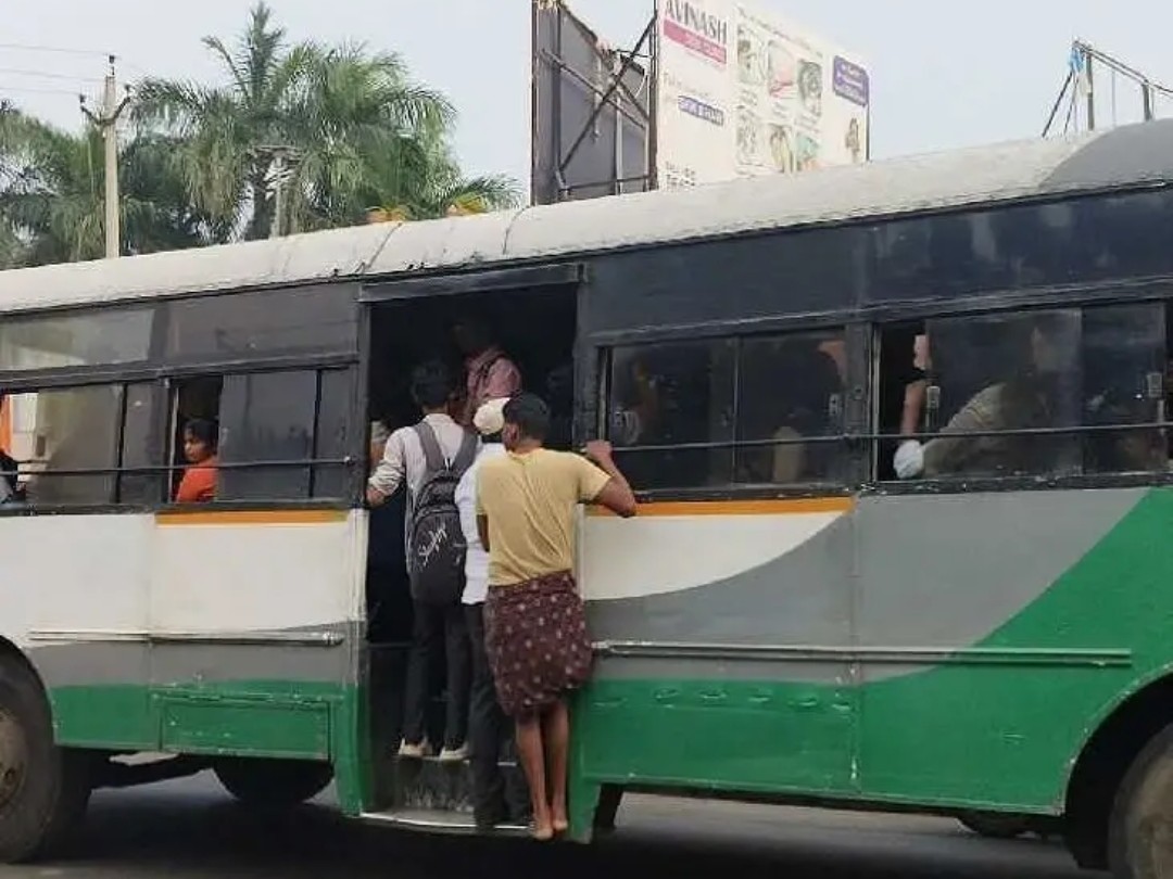 తెనాలి RTC బస్సుల్లో ప్రమాదకరంగా ప్రయాణం