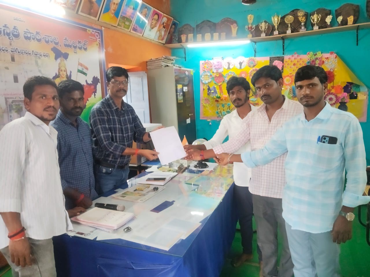 ‘పాఠశాలకు ఉపాధ్యాయులను నియమించాలి’