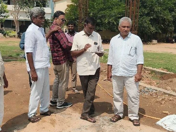 భవన నిర్మాణ పనులు పరిశీలించిన క్వాలిటీ కంట్రోల్ డీఈ