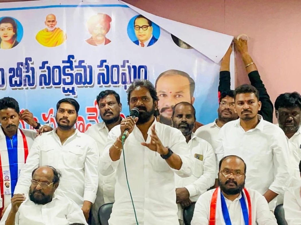 ‘BCలకు 42 % రిజర్వేషన్ ఇచ్చిన తర్వాతే ఎన్నికలకు వెళ్లాలి’