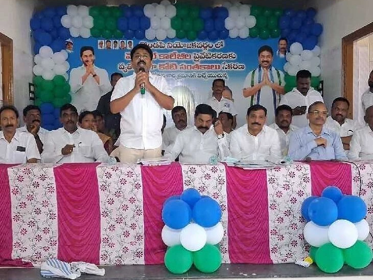 పాకలలో కోటి సంతకాల సేకరణ రచ్చబండ