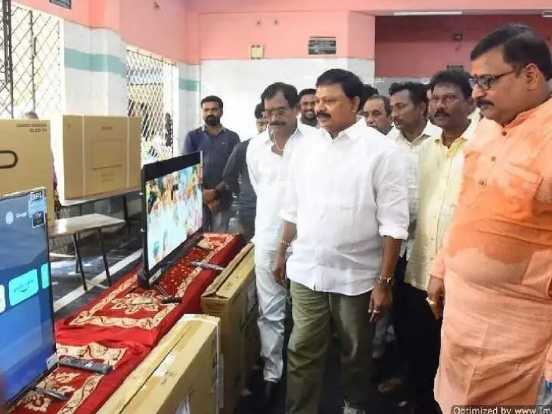 వస్తువుల ధరలు తగ్గించి అమ్మాలి: ఎమ్మెల్యే