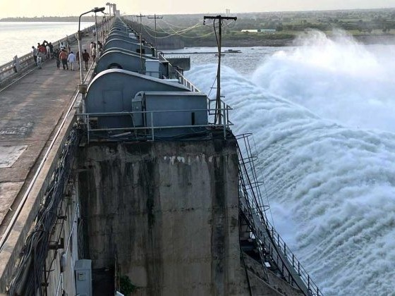 ఎస్సారెస్పీకి కొనసాగుతున్న వరద