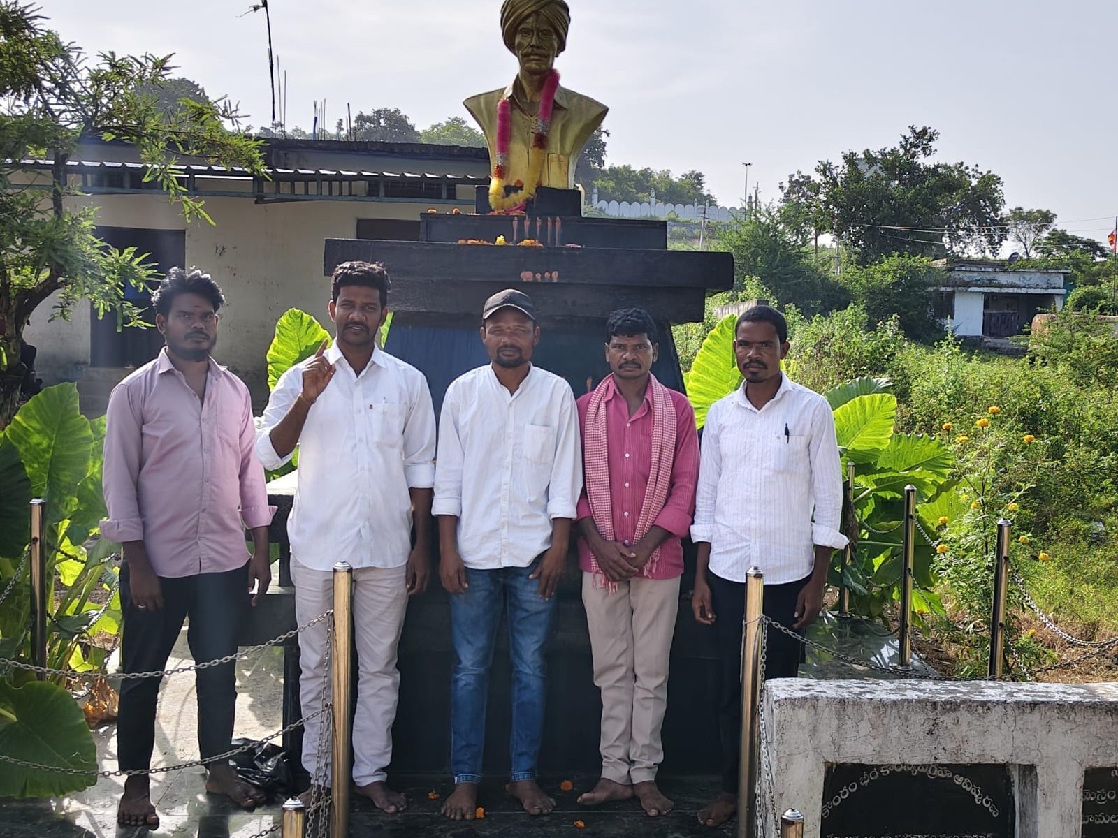 ఆదివాసీ విద్యార్థులను ఆదుకోవాలి: జాలింషావ్