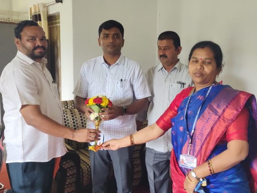 కళాశాలను సందర్శించిన విద్యాశాఖ డైరెక్టర్