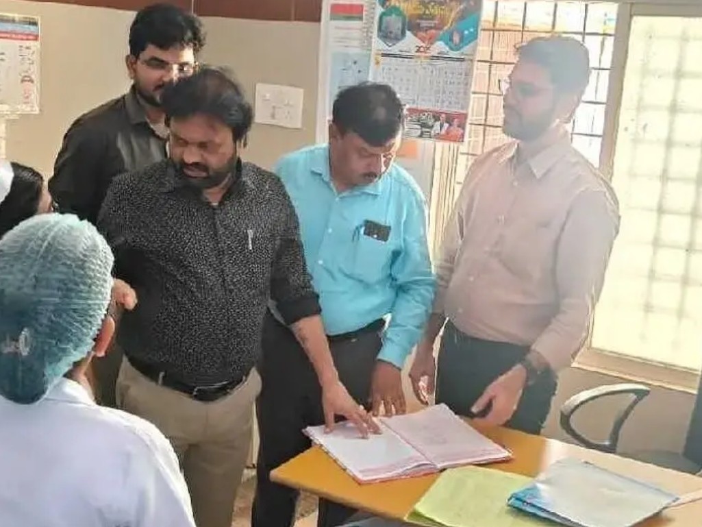 ప్రభుత్వ ఆసుపత్రిని సందర్శించిన DMHO