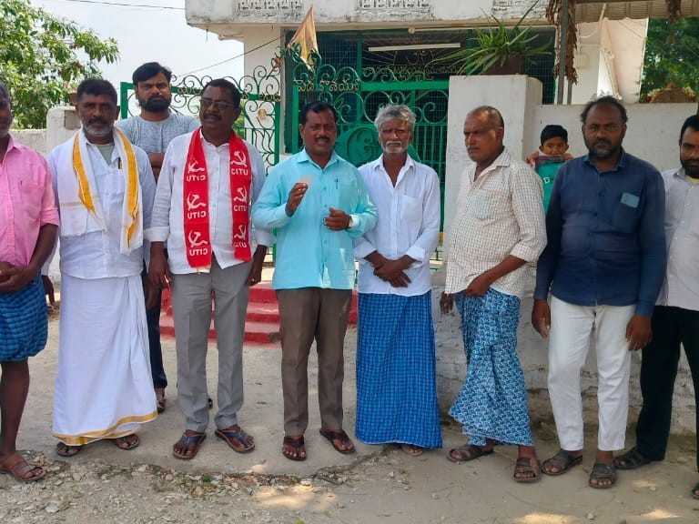 ‘కార్మిక సమస్యలను వెంటనే పరిష్కరించాలి’
