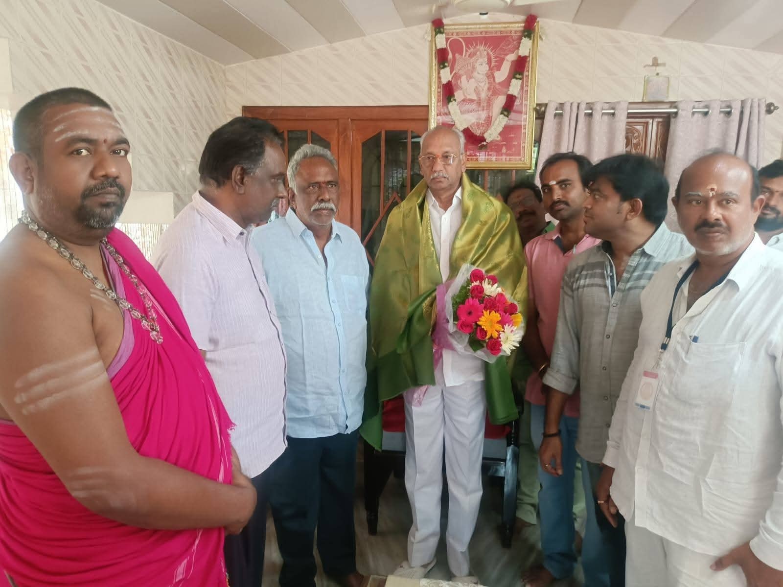అన్నపూర్ణమ్మకి వెండి మకర తోరణం