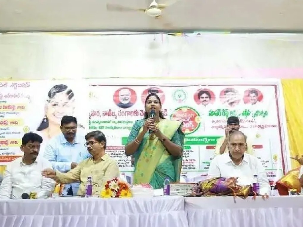 తగ్గించిన ధరల ప్రకారం అమ్మకాలు చేపట్టాలి: MLA