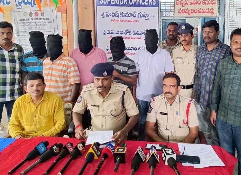 దొంగలు అరెస్ట్.. బంగారం స్వాధీనం