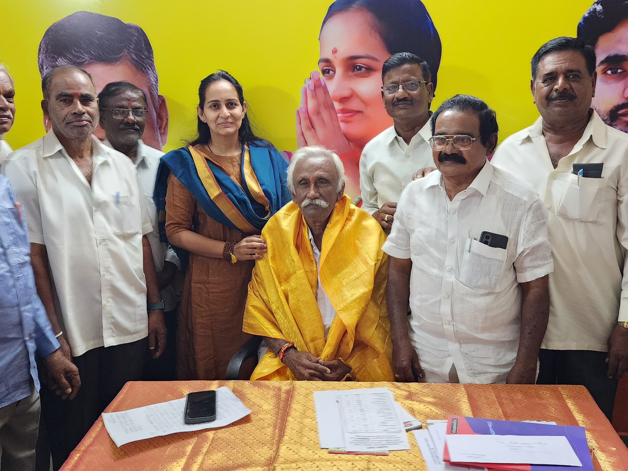 బైరెడి అభిమాని మృతి.. ఎంపీ శబరి నివాళులు