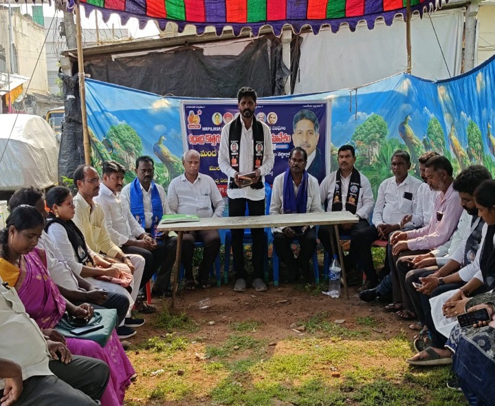 ఎమ్మార్పీఎస్ అనుబంధ సంస్థ ఆధ్వర్యంలో కలెక్టరేట్ ముట్టడి