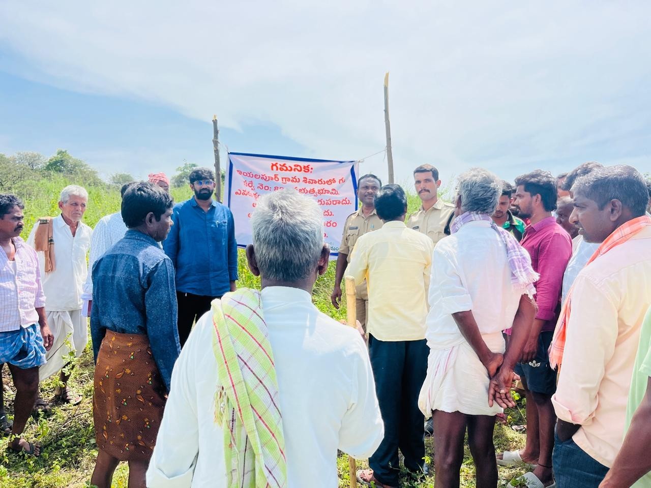 వివాదాస్పద భూమి స్వాధీనం చేసుకున్న అధికారులు