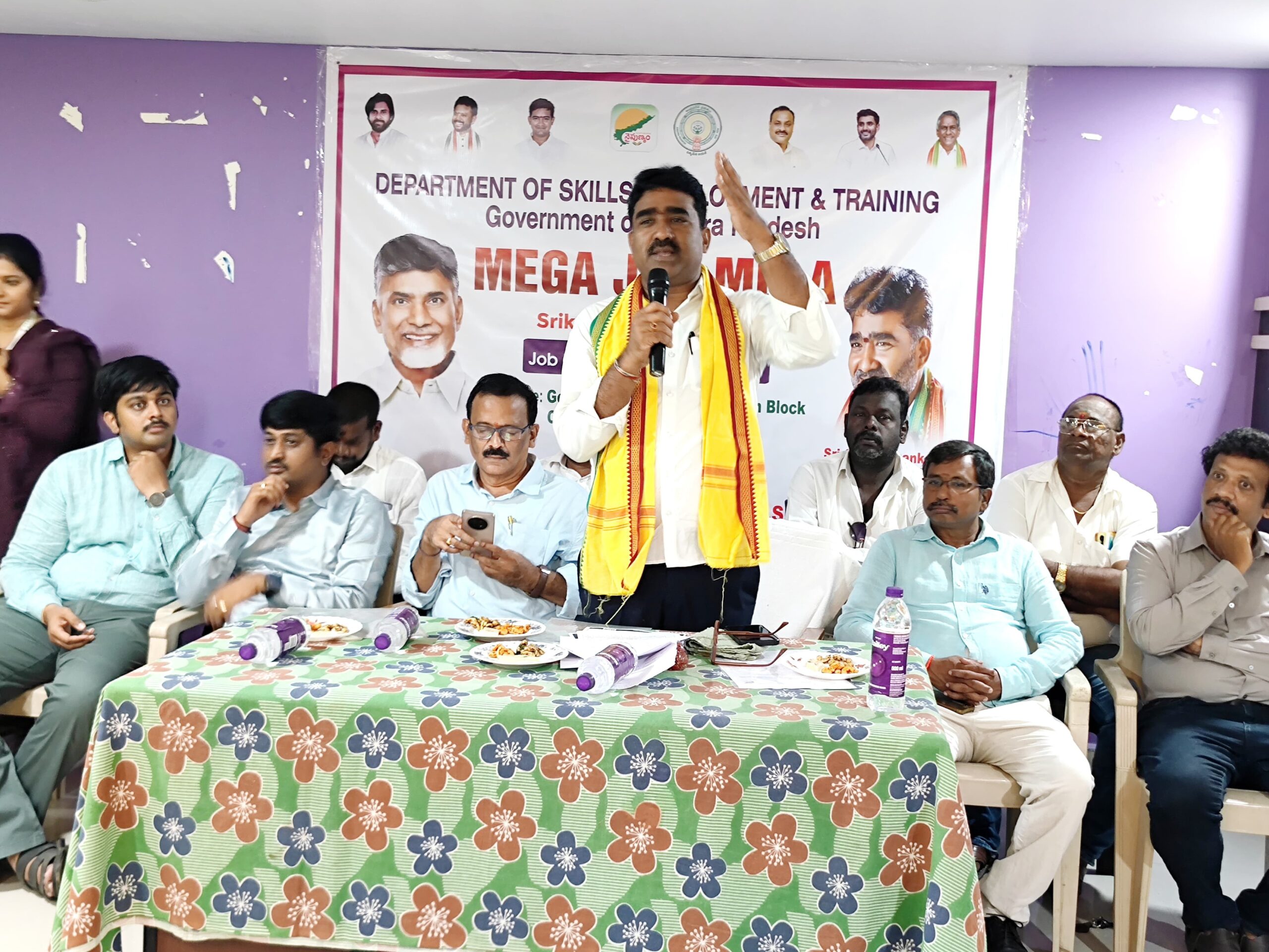 జాబ్ మేళాకు అపూర్వ స్పందన