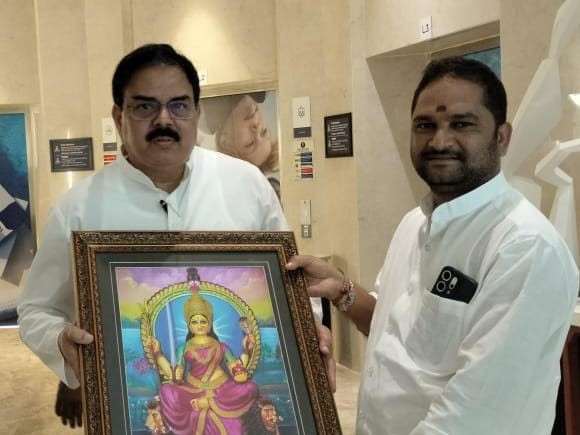 మంత్రి మనోహర్‌తో భేటీ అయిన జనసేన ఇంఛార్జ్