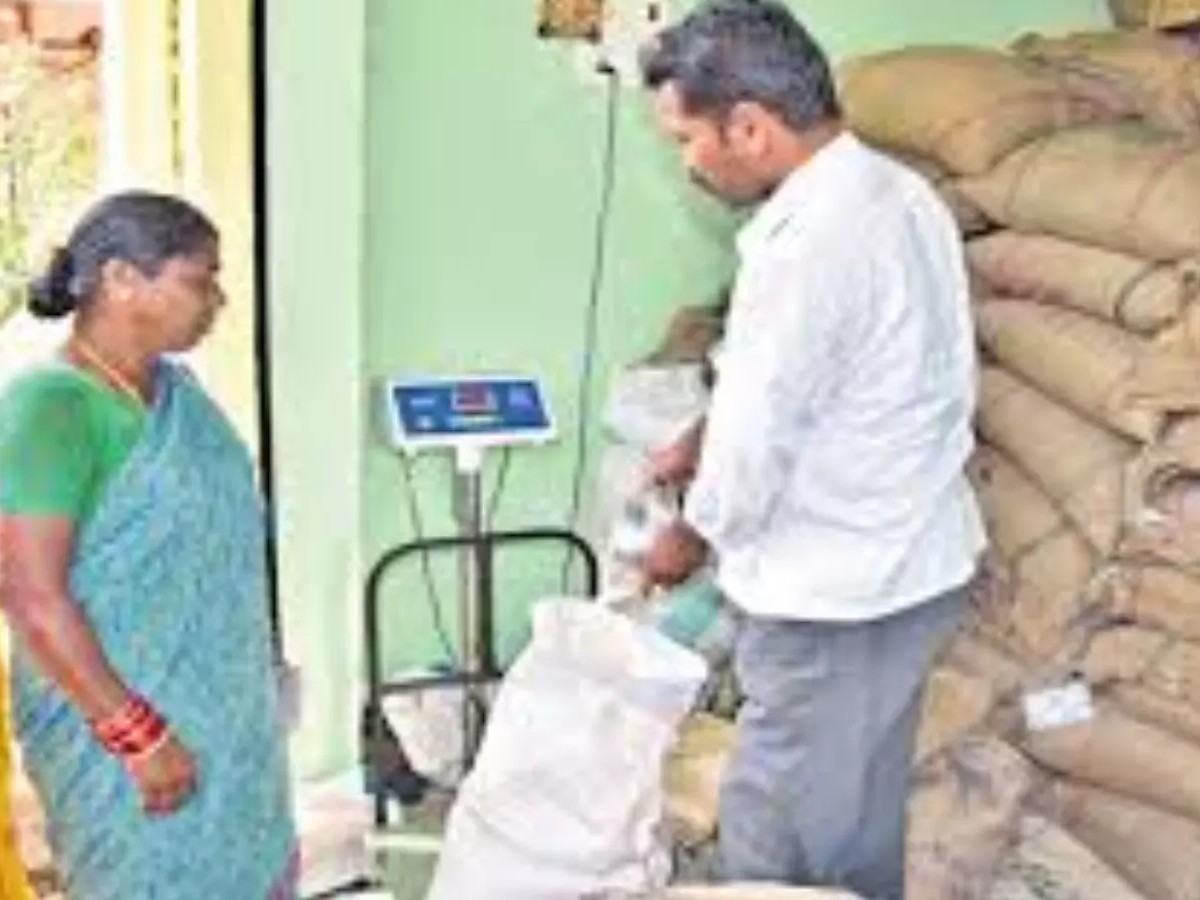 ఇబ్బందుల్లో రేషన్ డీలర్లు