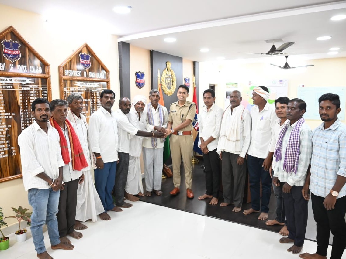 దండారి ఉత్సవాలకు ఎస్పీకి ఆహ్వానం