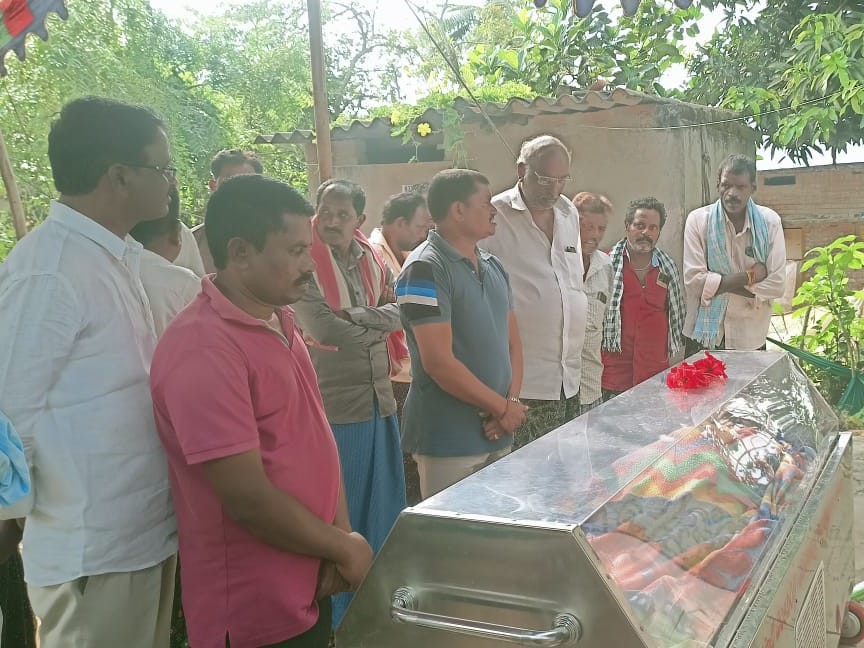బాధిత కుటుంబానికి అండగా ఉంటాం ఎమ్మెల్యే