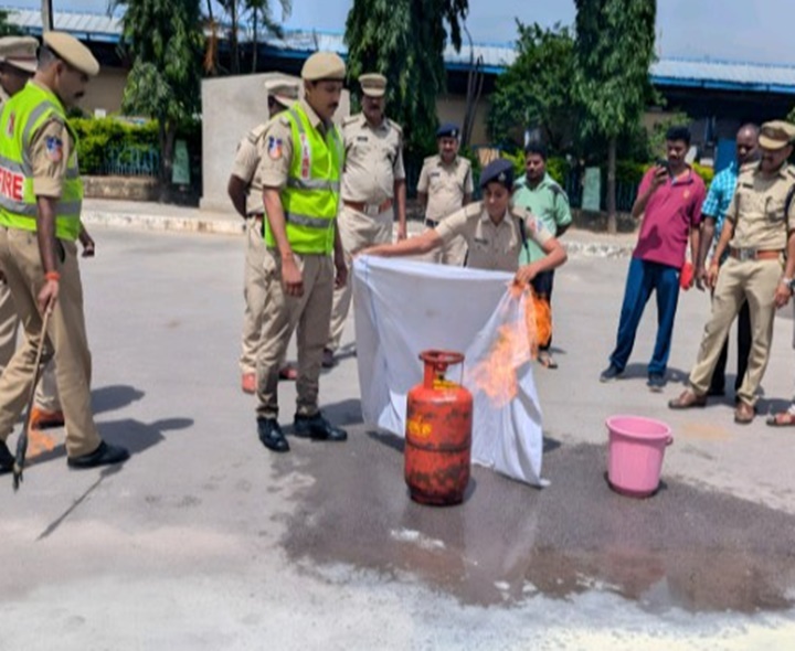 సికింద్రాబాద్ రైల్వేస్టేషన్‌లో అగ్నిప్రమాదాలపై అవగాహన కార్యక్రమం