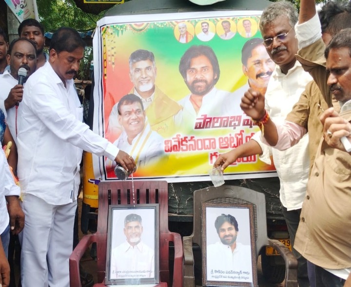 ‘సీఎం, డిప్యూటీ సీఎం చిత్రపటాలకు పాలాభిషేకం’