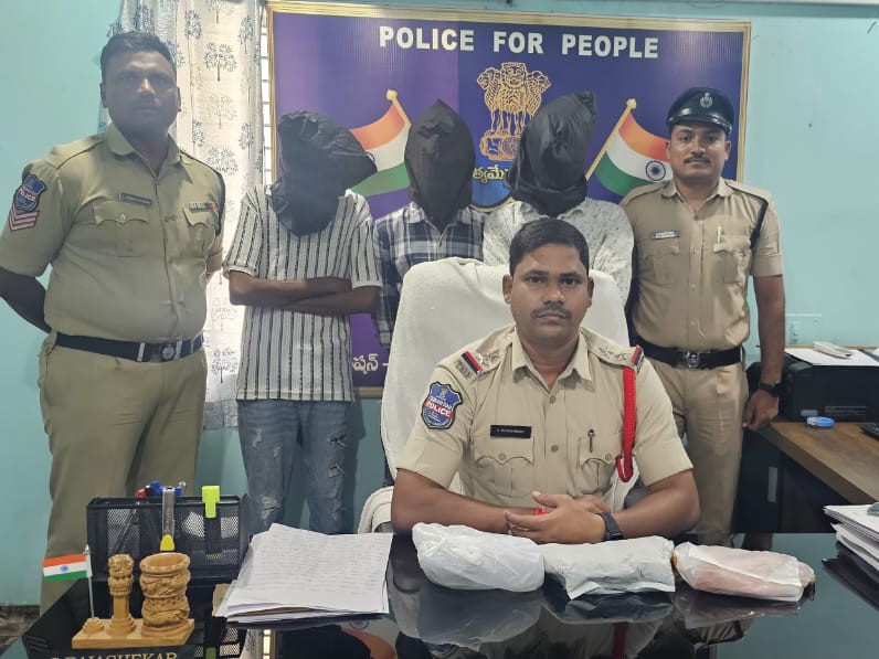 గంజాయి అక్రమ రవాణా చేస్తున్న ముగ్గురు అరెస్ట్