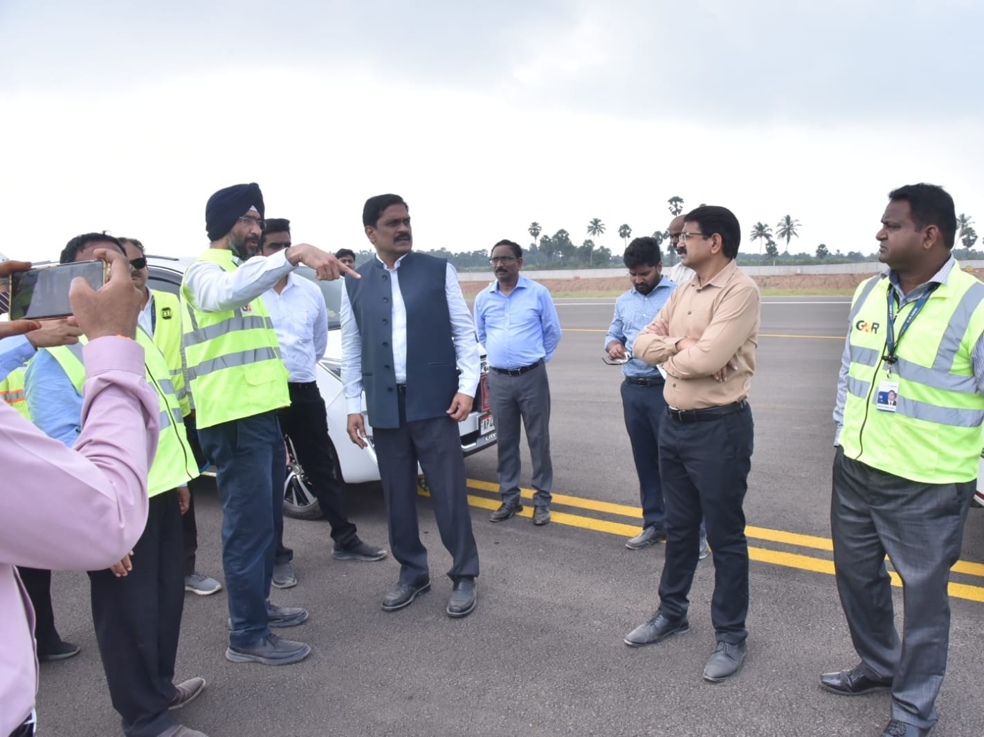 నిర్మాణ పనులను పరిశీలించిన స్పెషల్ సీఎస్ కృష్ణబాబు