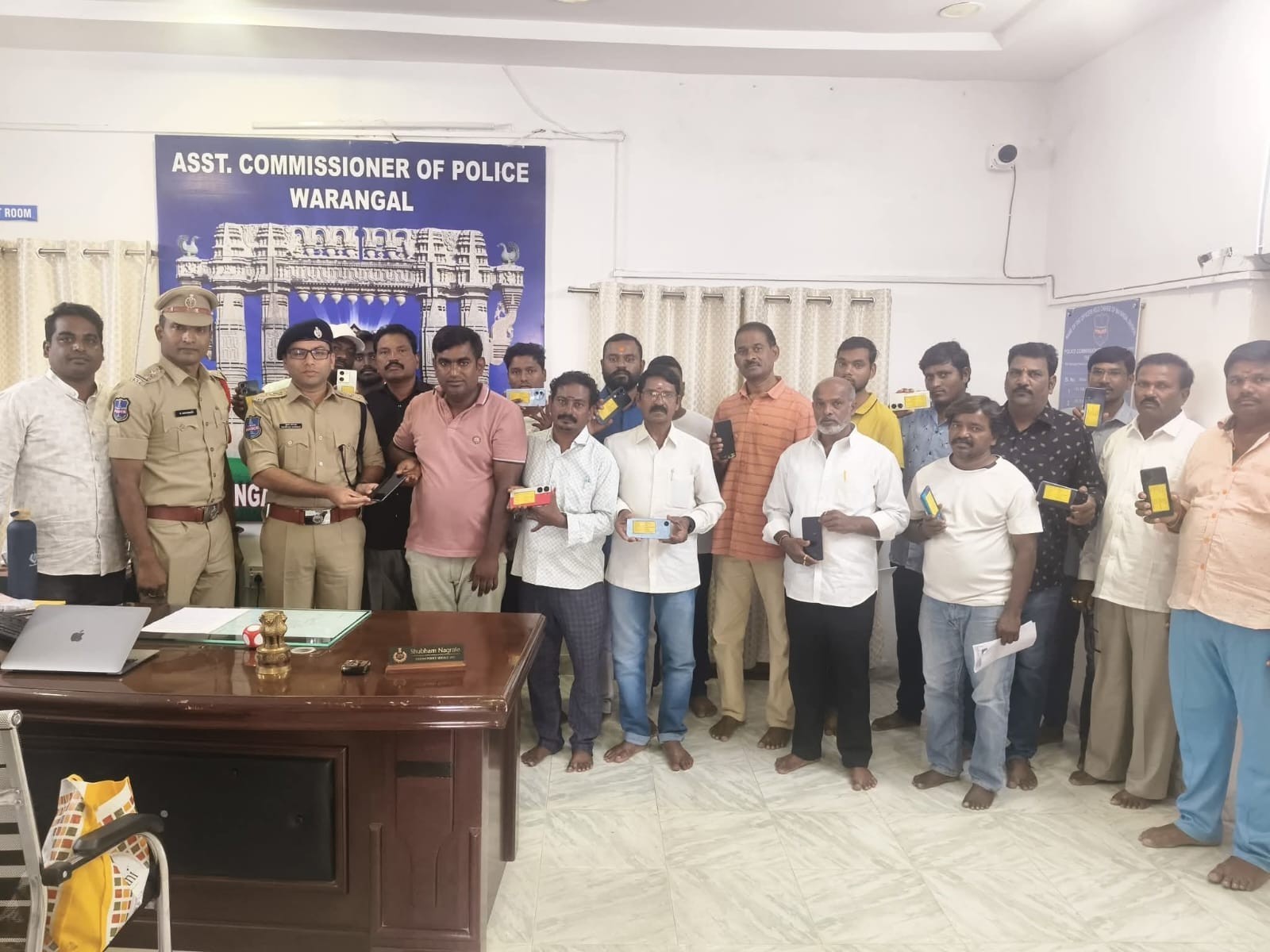 మట్టివాడ పోలీస్ ఆధ్వర్యంలో సెల్ ఫోన్ రికవరీ మేళా