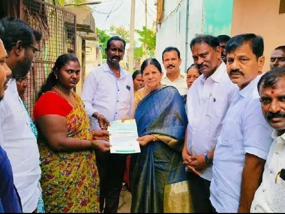 తొట్టంబేడులో CMRF చెక్కుల పంపిణీ చేసిన ఎమ్మెల్యే తల్లి