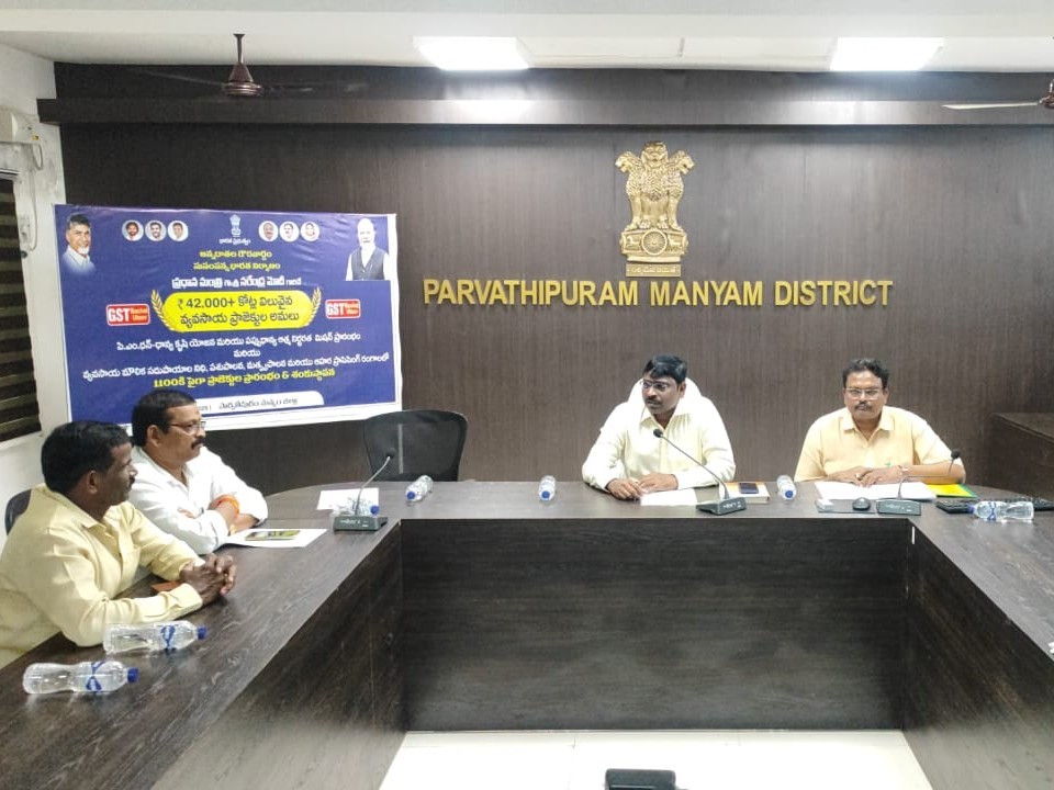 ‘అధిక రాబడి వచ్చే పంటలపై దృష్టి సారించాలి’