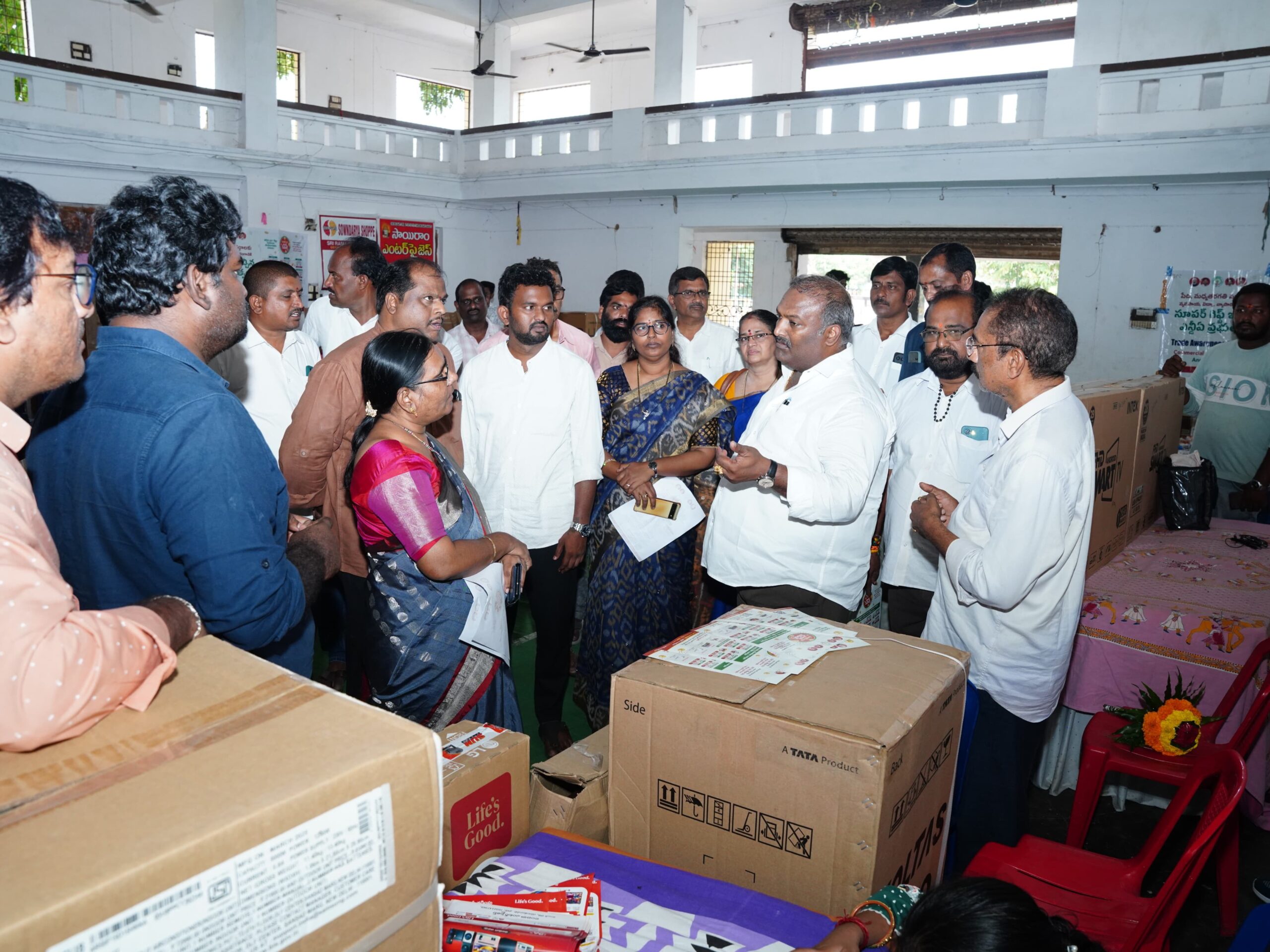 జీఎస్టీ వస్తువుల ప్రదర్శనలో పాల్గొన్న ఎమ్మెల్యే