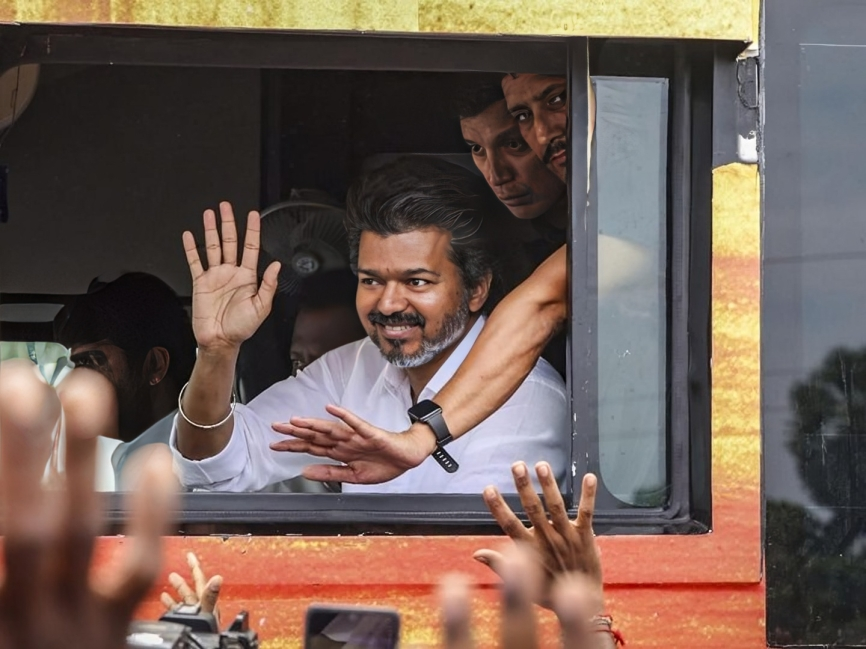 తొక్కిసలాట బాధితులను కలవనున్న విజయ్