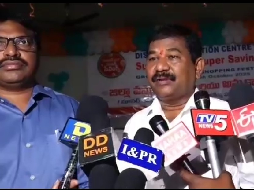 జిల్లా వస్తు ప్రదర్శన ప్రారంభించిన మంత్రి స్వామి