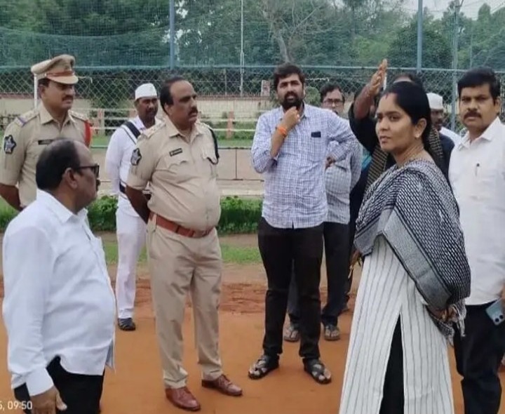 ఉత్సవాల ఏర్పాటును పరిశీలించిన అధికారులు