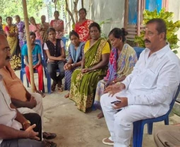 ప్రమాద బాధితులకు ఎమ్మెల్యే వేగుళ్ళ పరామర్శ