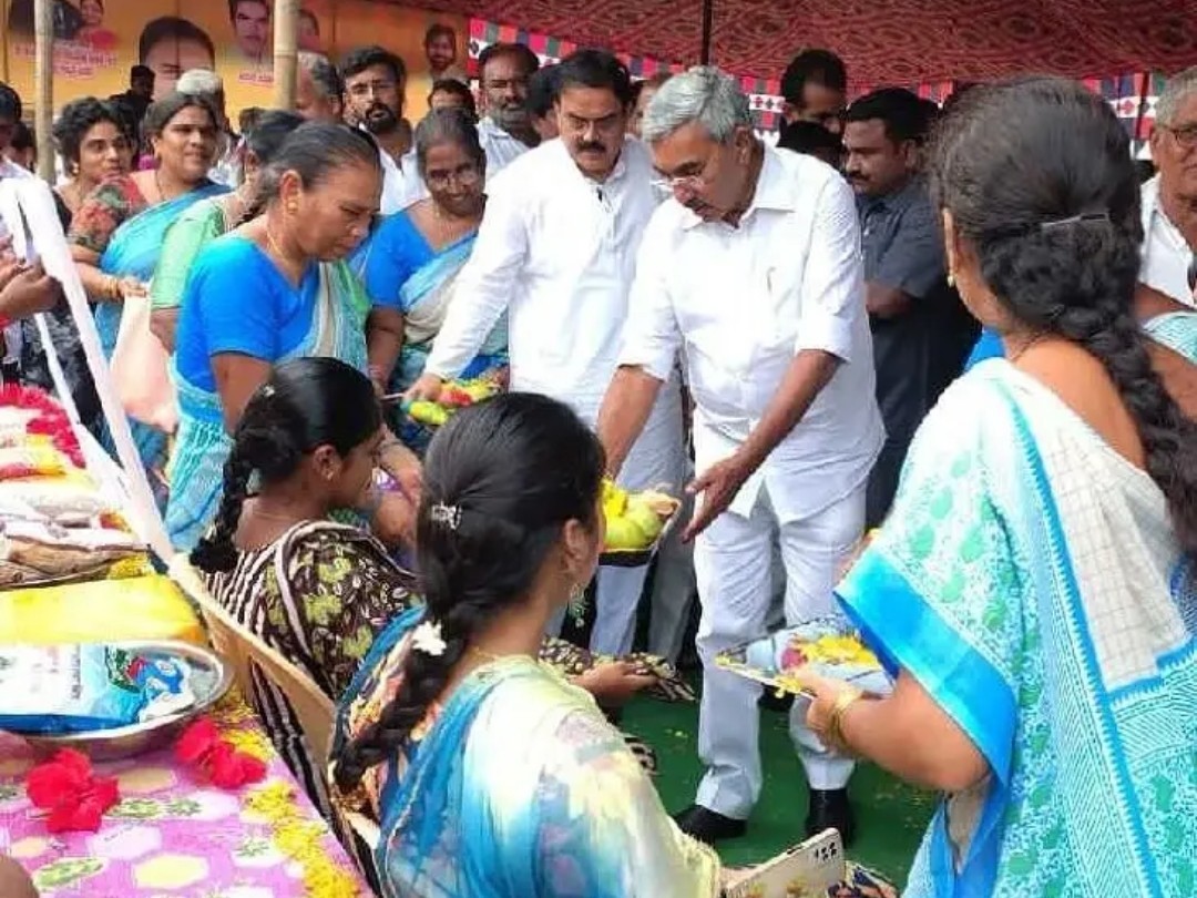 అత్తోట గ్రామంలో గర్భిణులకు సీమంతం కార్యక్రమం