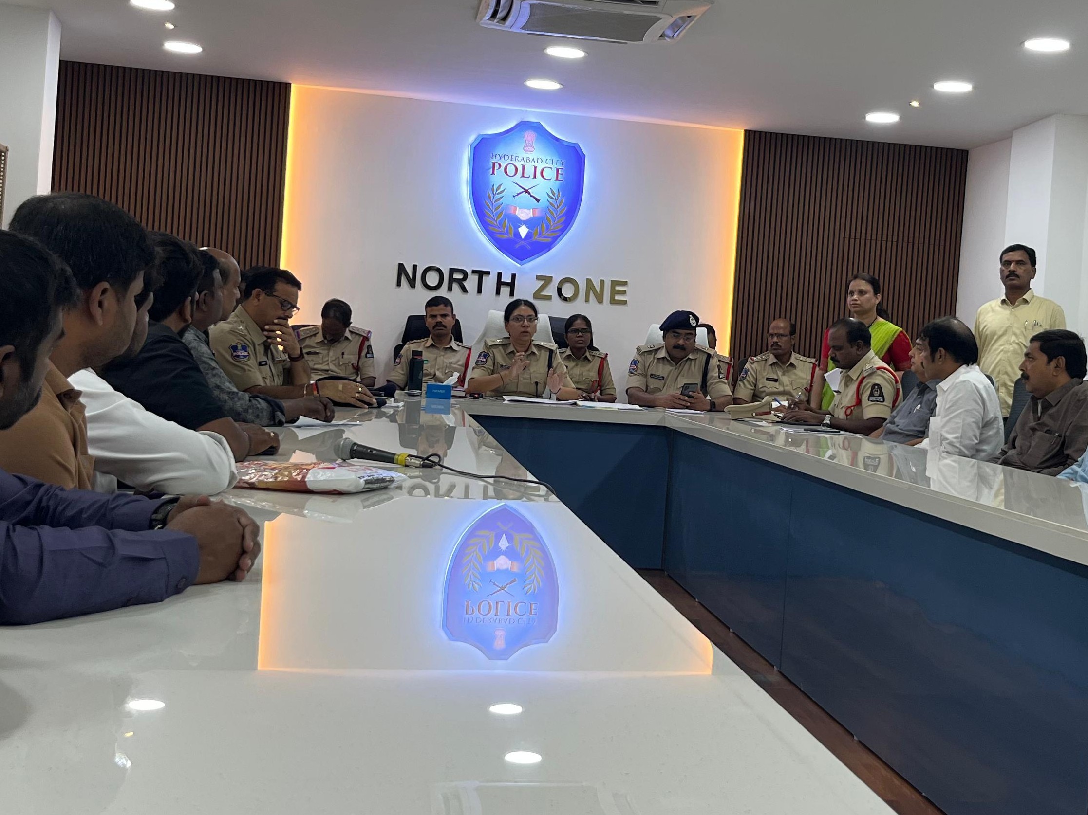 టపాసులు దుకాణదారు లు నిబంధన పాటించాలి… డిసిపి