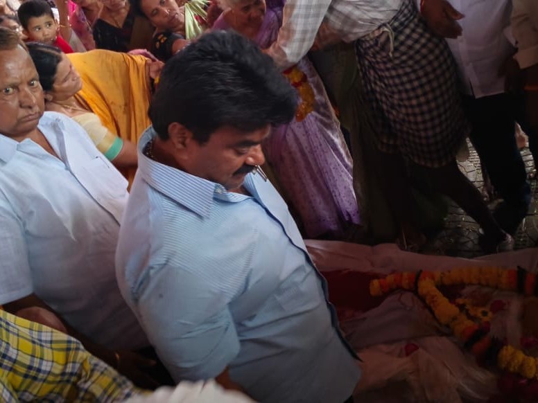 పైడి సత్య ప్రసాద్ బౌతిక దేహానికి నివాళులర్పించిన ఎమ్మెల్యే