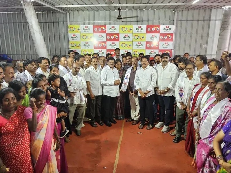 వైసీపీ నాయకులు జనసేనలో చేరిక