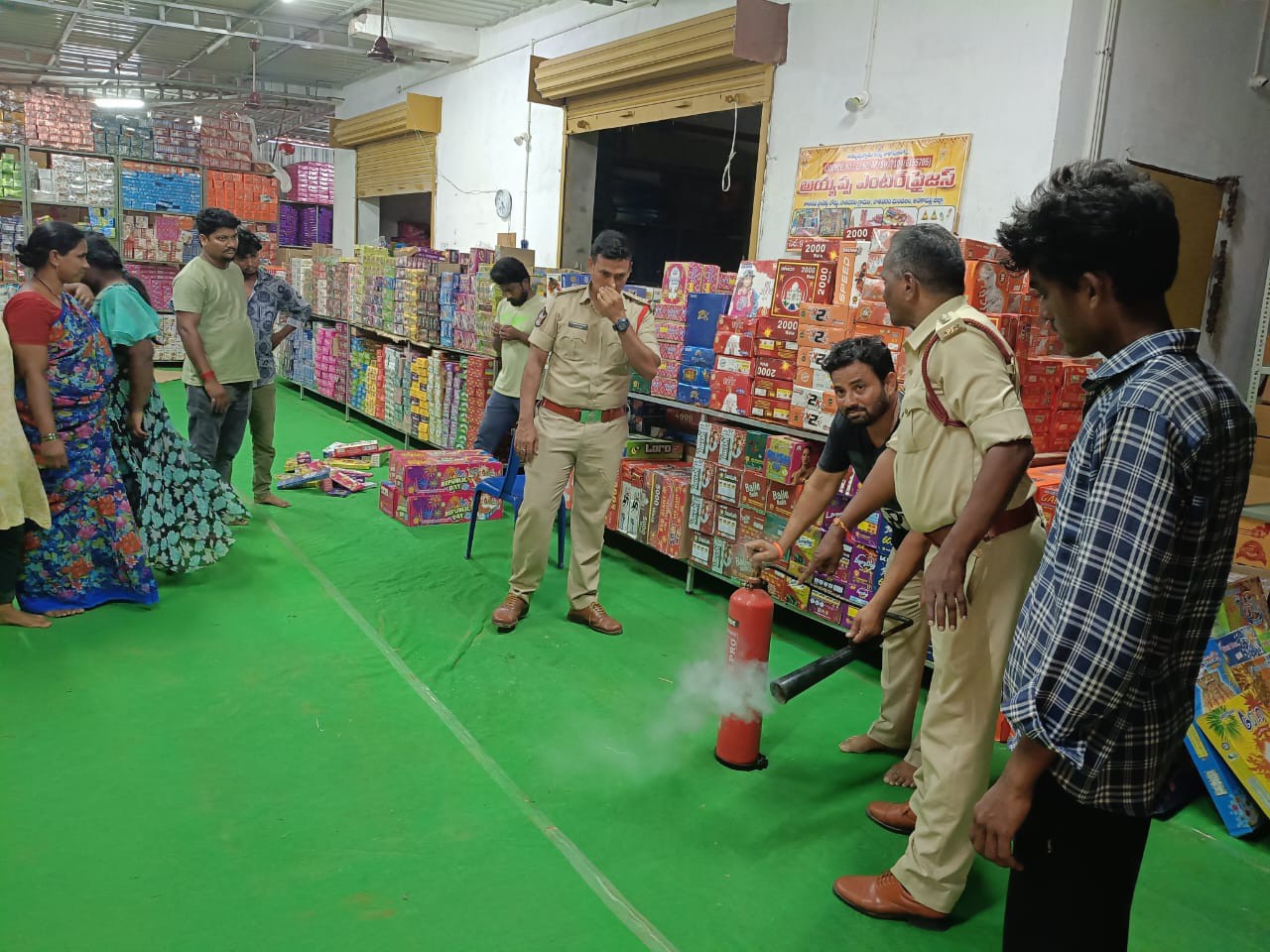 బాణసంచా తయారీ కేంద్రాల్లో తనిఖీలు