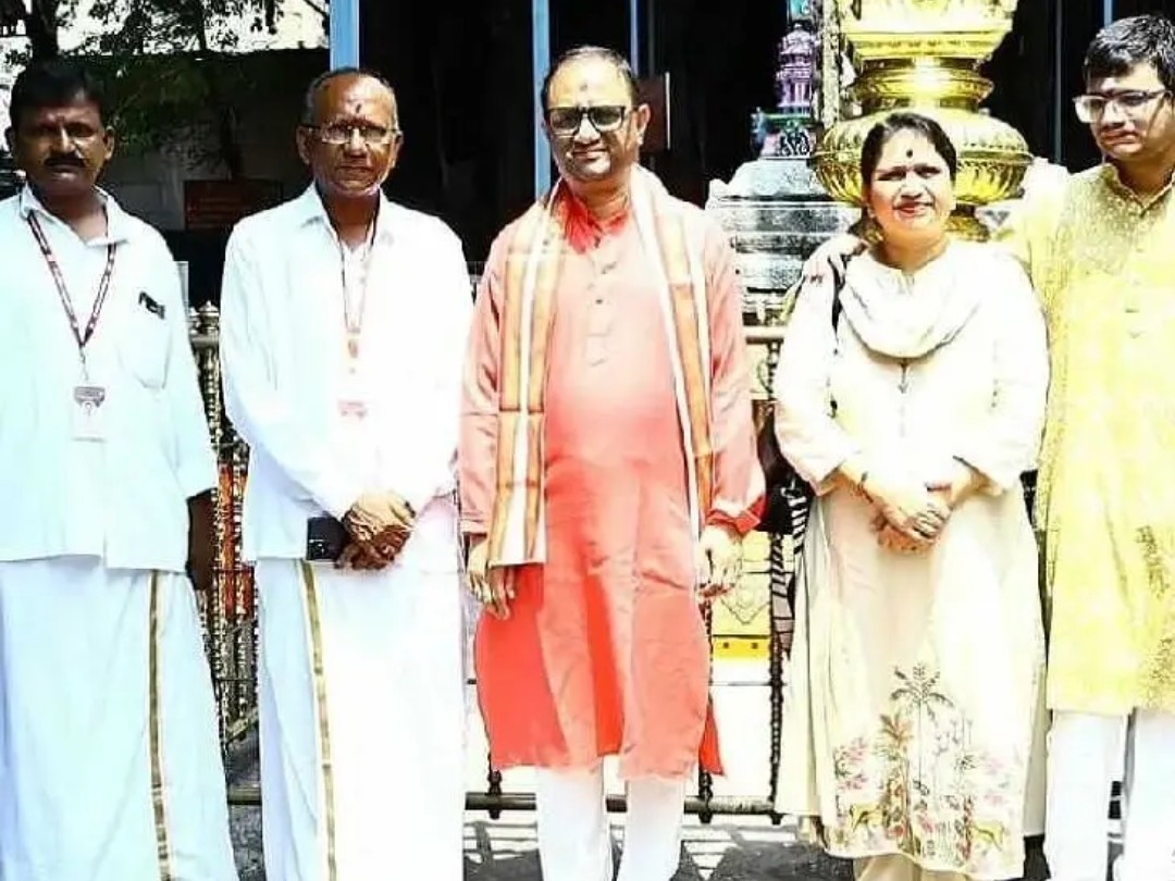 శ్రీకాళహస్తీశ్వరుని దర్శించుకున్న బాంబే హైకోర్టు జడ్జి