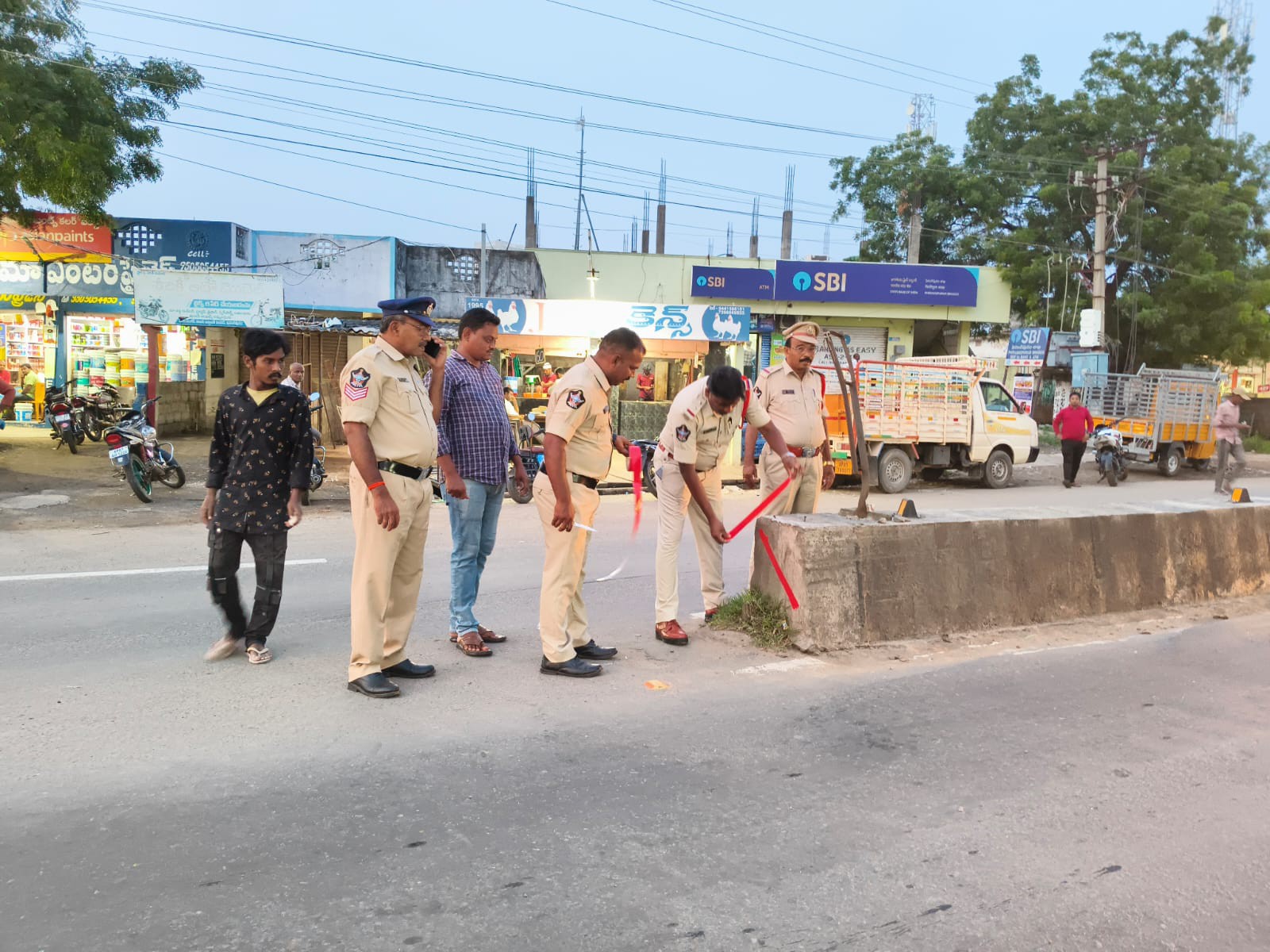 ‘ద్విచక్ర వాహనదారులు హెల్మెట్ ధరించాలి’
