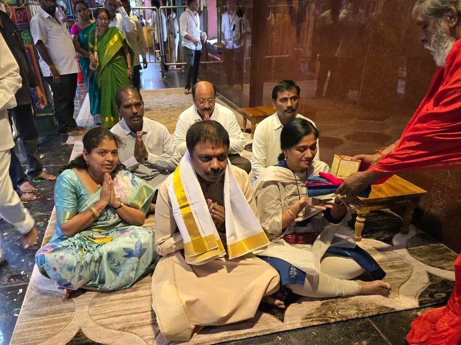 కనకదుర్గమ్మ సేవలో ఎమ్మెల్యే శిరీష