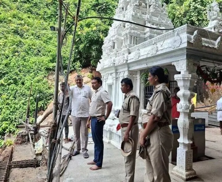 తలుపులమ్మ తల్లి ఆలయ అభివృద్ధి పనులు పరిశీలన