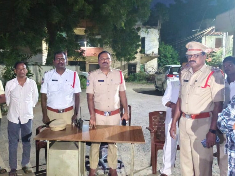 మైనర్లకు వాహనాలు ఇస్తే కఠిన చర్యలు: సీఐ